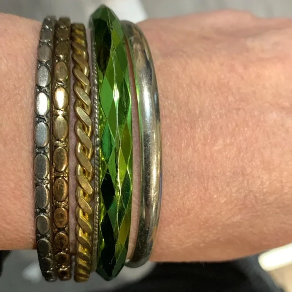 Six bracelets - Picture 4 of 6